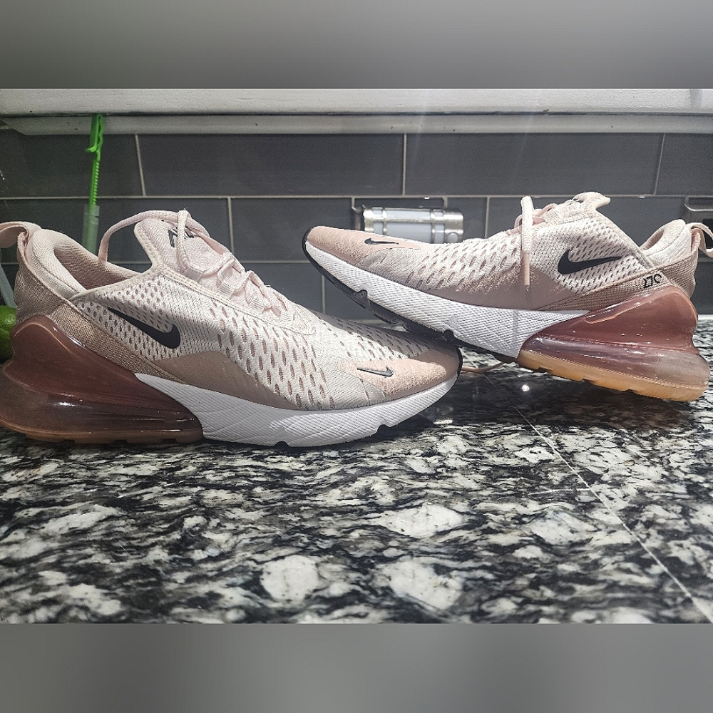 Nike 270